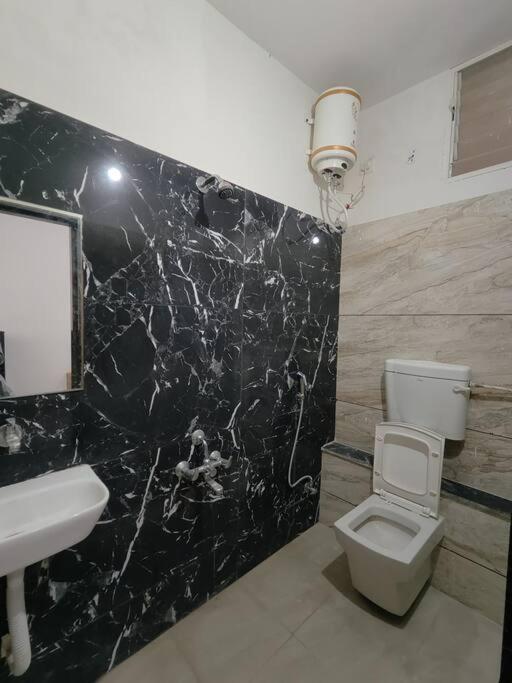 Fully Private 1bhk Couple Friendly Nest * Indore